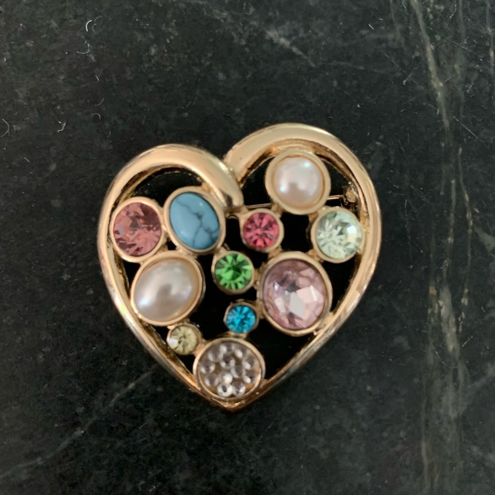 GOLD TONE HEART SHAPE PIN | Coloured Stones And Faux Pearls